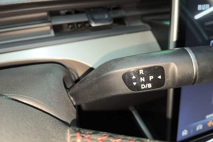 Used NETA V 2021 Long-Range Entertainment Edition Upgrade Model Gear Lever