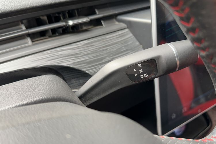 Used NETA V 2021 Long-Range Entertainment Edition Gear Lever