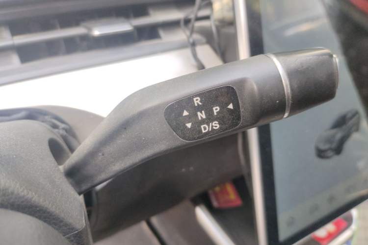Used NETA V 2021 Long-Range Entertainment Edition Upgrade Model Gear Lever