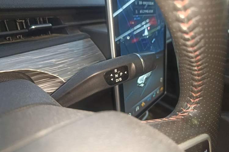 Used NETA V 2021 Standard Range Entertainment Version – Upgraded Model Gear Lever