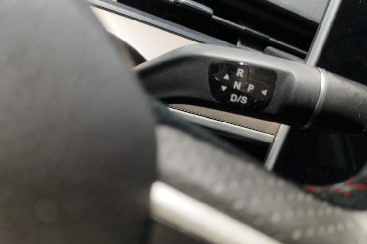 Used NETA V 2021 Standard Range Entertainment Version – Upgraded Model Gear Lever