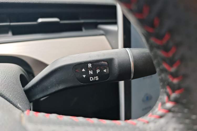Used NETA V 2021 Long-Range Entertainment Edition Upgrade Model Gear Lever