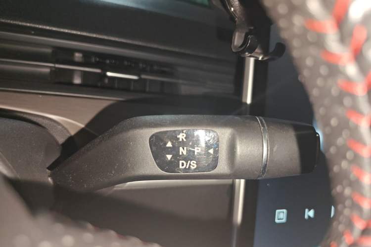 Used NETA V 2021 Long-Range Entertainment Edition Upgrade Model Gear Lever