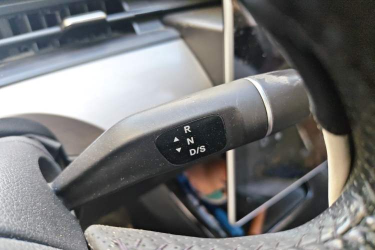 Used NETA V 2021 Long-Range Entertainment Edition Gear Lever