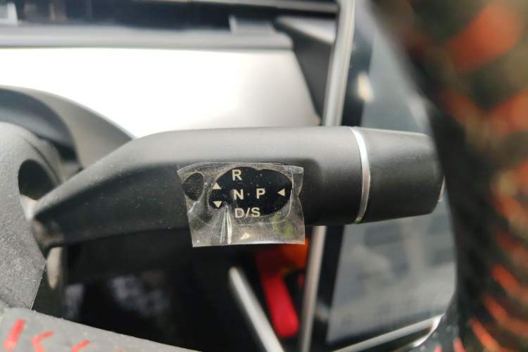 Used NETA V 2021 Standard Range Entertainment Version – Upgraded Model Gear Lever