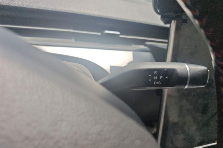 Used NETA V 2021 Long-Range Entertainment Edition Upgrade Model Gear Lever