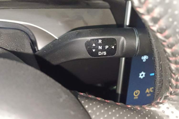 Used NETA V 2021 Long-Range Entertainment Edition Upgrade Model Gear Lever