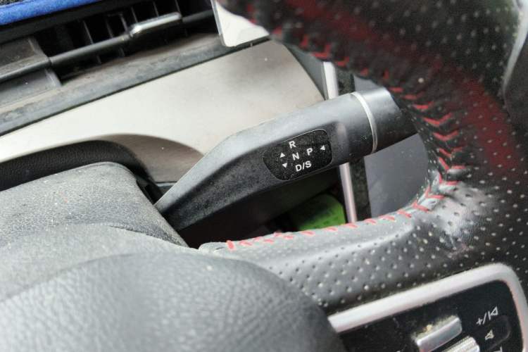 Used NETA V 2021 Standard Range Entertainment Version – Upgraded Model Gear Lever