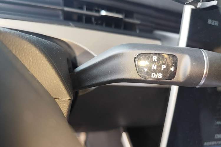 Used NETA V 2021 Long-Range Entertainment Edition Upgrade Model Gear Lever