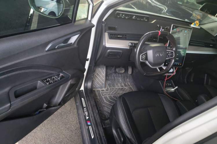 Used NETA V 2021 Long-Range Entertainment Edition Upgrade Model Interior 2