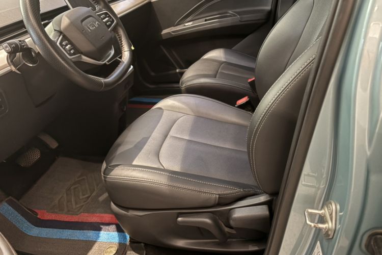 Used NETA V 2021 Long-Range Entertainment Edition Upgrade Model Interior 4