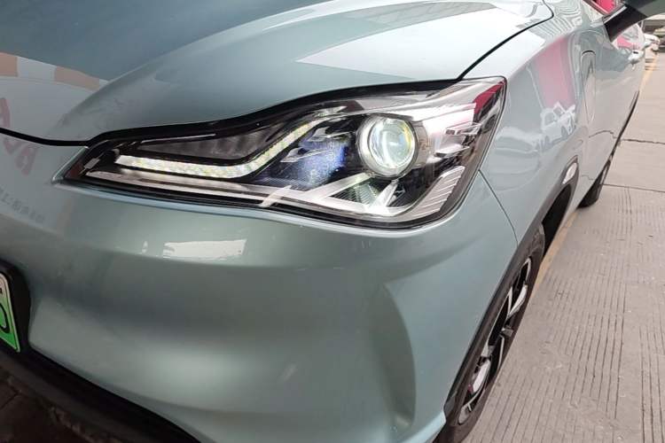 Used NETA V 2021 Long-Range Entertainment Edition Upgrade Model Left Front Headlight