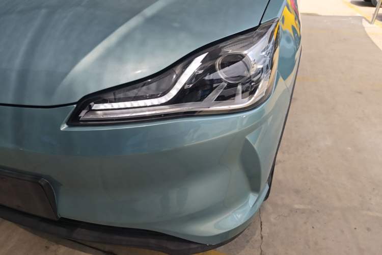 Used NETA V 2021 Standard Range Entertainment Version – Upgraded Model Left Front Headlight