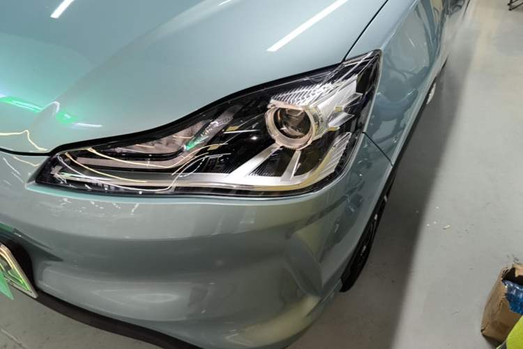 Used NETA V 2021 Long-Range Entertainment Edition Upgrade Model Left Front Headlight