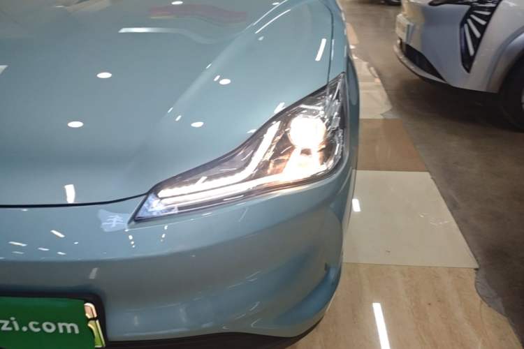 Used NETA V 2021 Standard Range Entertainment Version – Upgraded Model Left Front Headlight