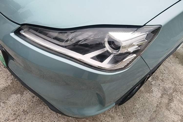 Used NETA V 2021 Long-Range Entertainment Edition Left Front Headlight