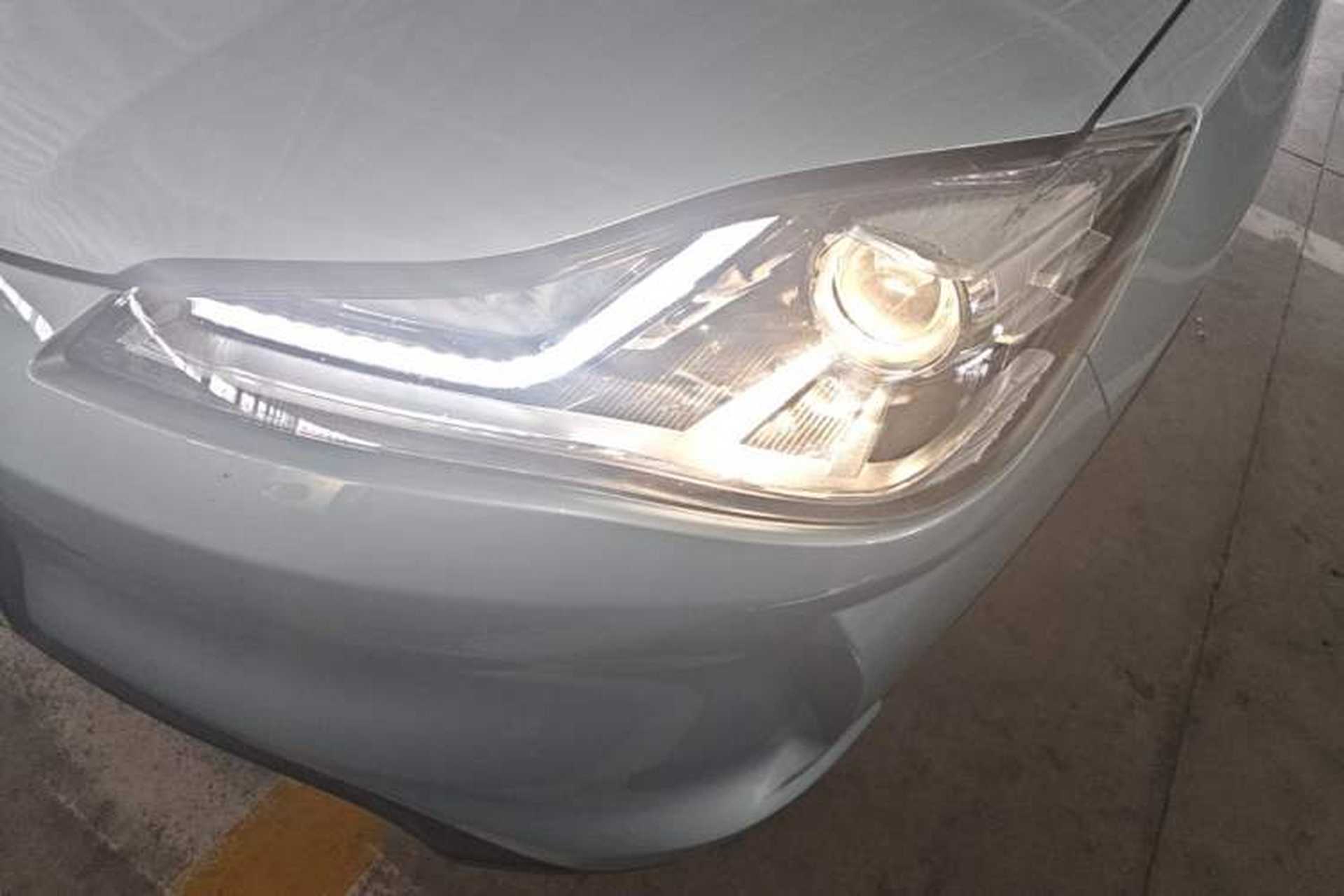 Used NETA V 2021 Long-Range Entertainment Edition Upgrade Model Left Front Headlight