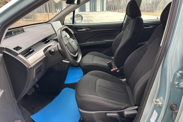 Used NETA V 2021 Standard Range Entertainment Version – Upgraded Model Left Front Seat