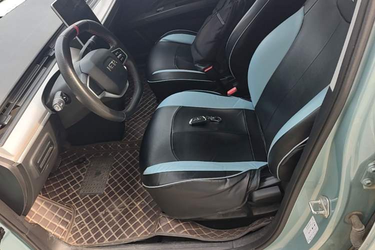 Used NETA V 2021 Standard Range Entertainment Version – Upgraded Model Left Front Seat