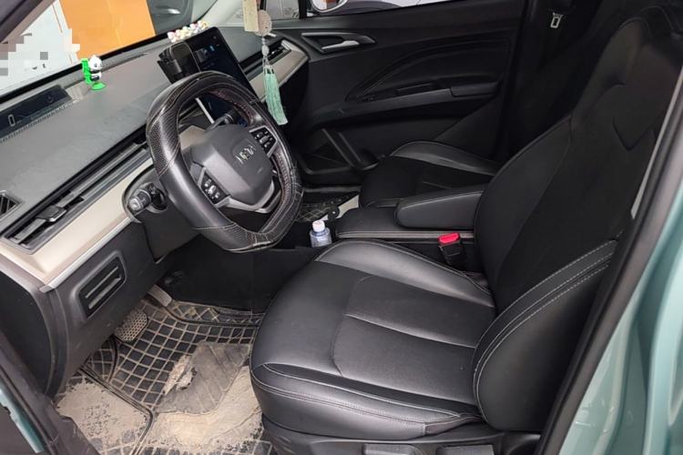 Used NETA V 2021 Long-Range Entertainment Edition Upgrade Model Left Front Seat