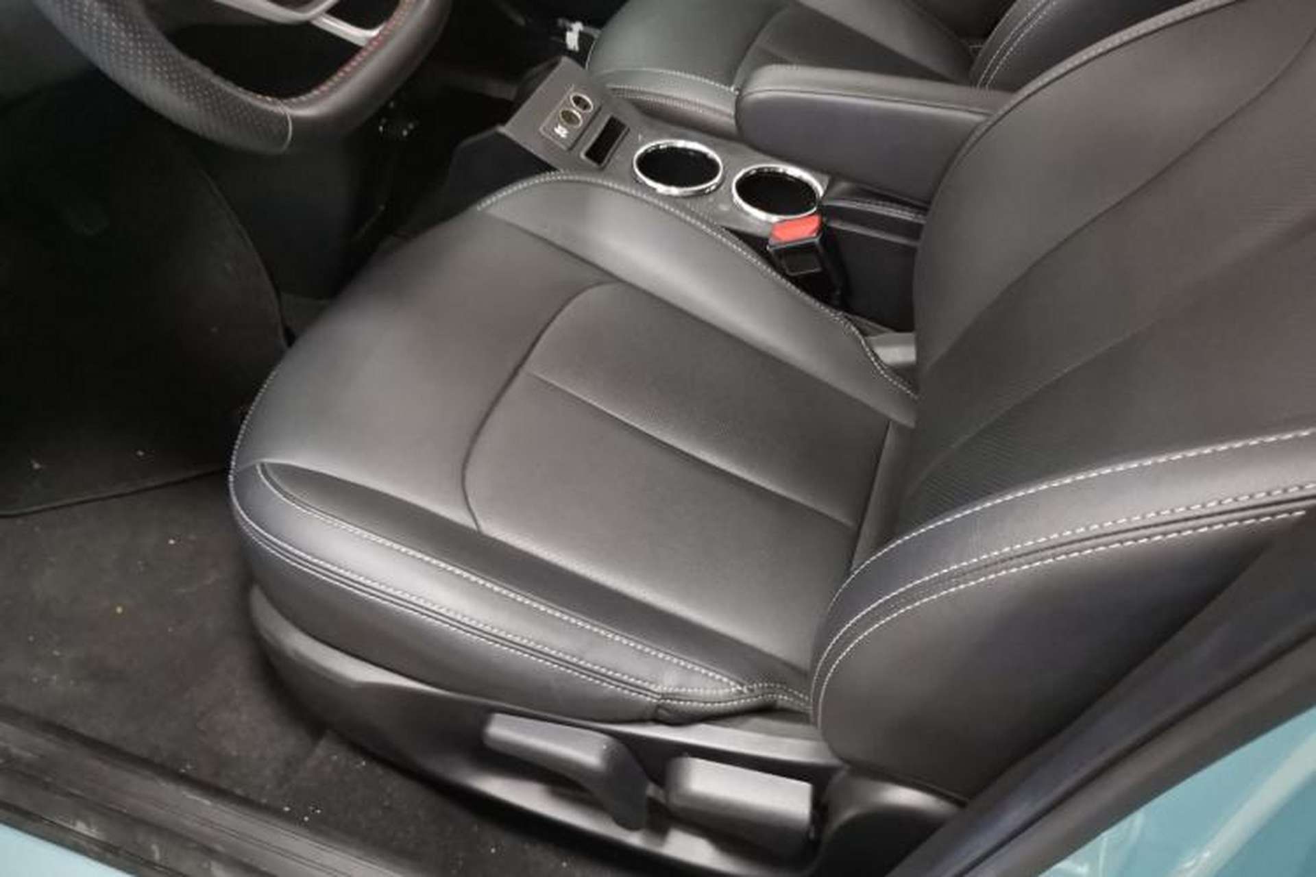 Used NETA V 2021 Long-Range Entertainment Edition Upgrade Model Left Front Seat