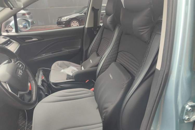 Used NETA V 2021 Standard Range Entertainment Version – Upgraded Model Left Front Seat