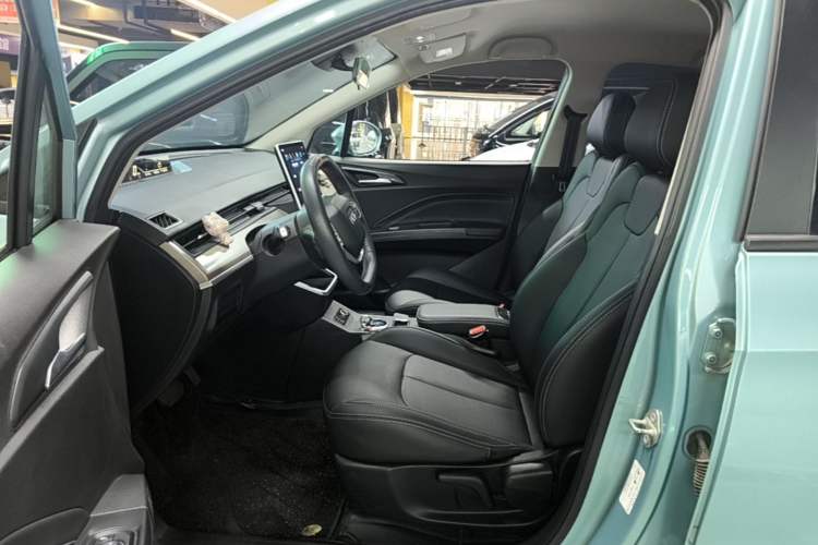 Used NETA V 2021 Long-Range Entertainment Edition Upgrade Model Left Front Seat