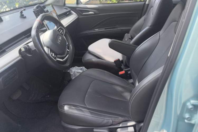 Used NETA V 2021 Long-Range Entertainment Edition Upgrade Model Left Front Seat