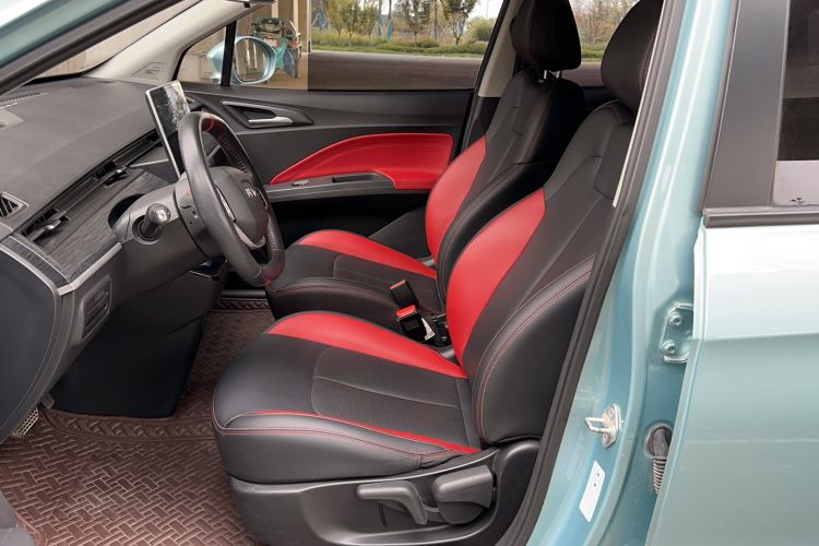 Used NETA V 2021 Long-Range Entertainment Edition Left Front Seat