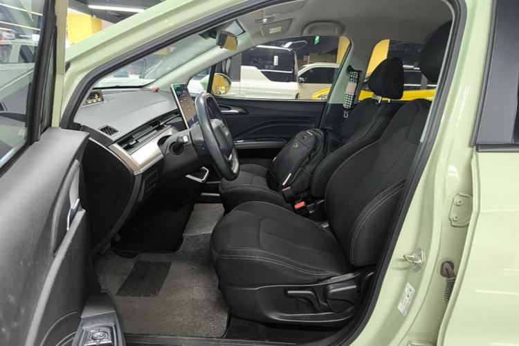 Used NETA V 2021 Standard Range Entertainment Version – Upgraded Model Left Front Seat