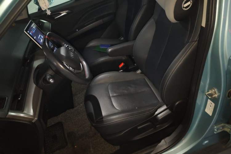 Used NETA V 2021 Long-Range Entertainment Edition Upgrade Model Left Front Seat