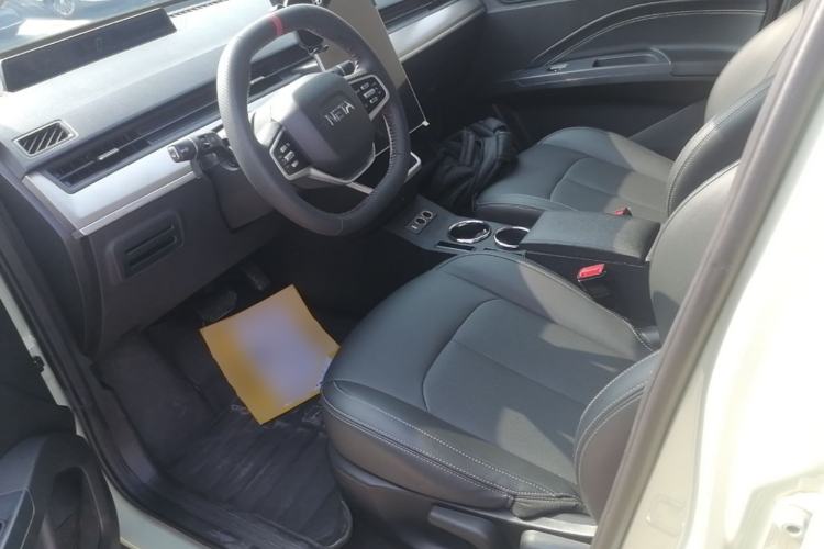 Used NETA V 2021 Long-Range Entertainment Edition Upgrade Model Left Front Seat