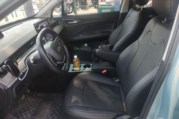Used NETA V 2021 Standard Range Entertainment Version – Upgraded Model Left Front Seat