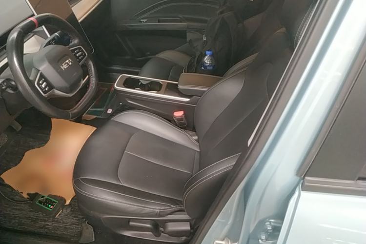 Used NETA V 2021 Long-Range Entertainment Edition Upgrade Model Left Front Seat