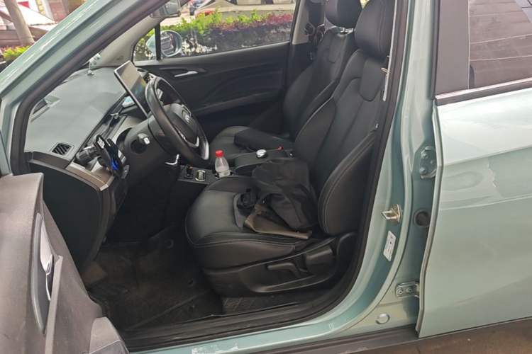 Used NETA V 2021 Long-Range Entertainment Edition Upgrade Model Left Front Seat