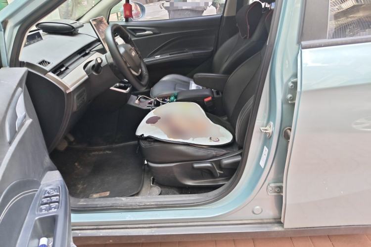 Used NETA V 2021 Long-Range Entertainment Edition Upgrade Model Left Front Seat