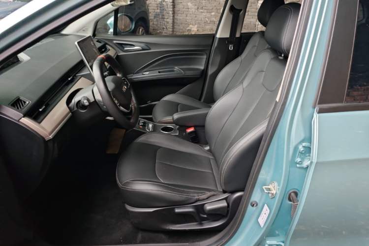 Used NETA V 2021 Long-Range Entertainment Edition Upgrade Model Left Front Seat