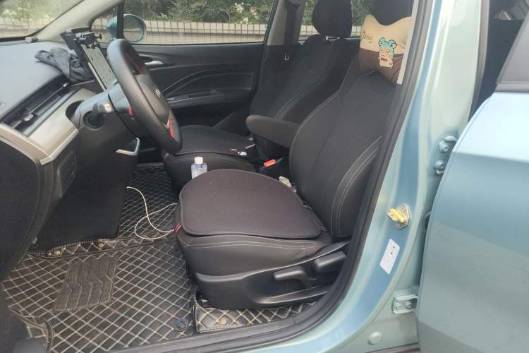 Used NETA V 2021 Standard Range Entertainment Version – Upgraded Model Left Front Seat