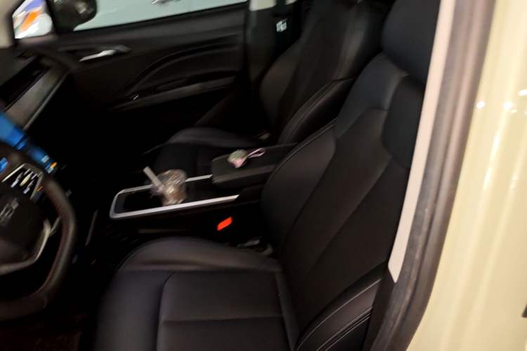 Used NETA V 2021 Standard Range Entertainment Version – Upgraded Model Left Front Seat