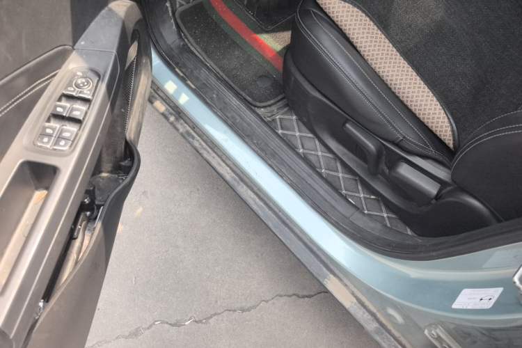 Used NETA V 2021 Long-Range Entertainment Edition Left Front Seat