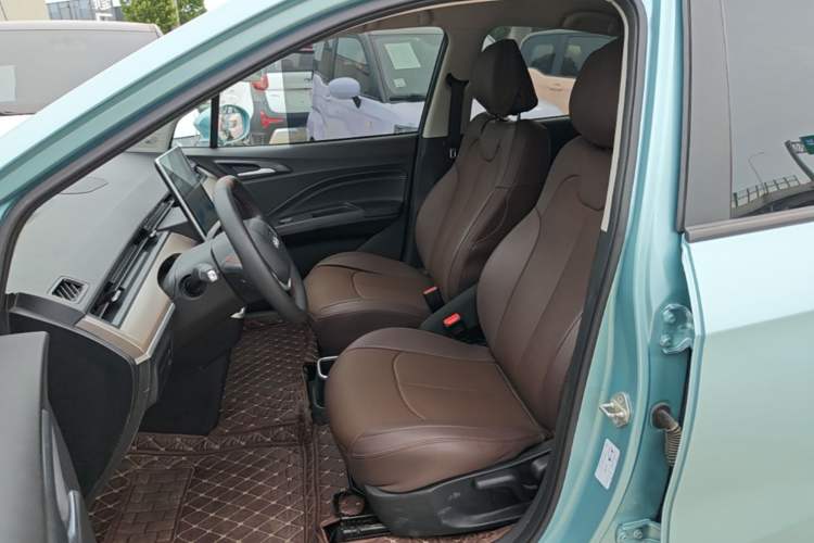Used NETA V 2021 Standard Range Entertainment Version – Upgraded Model Left Front Seat