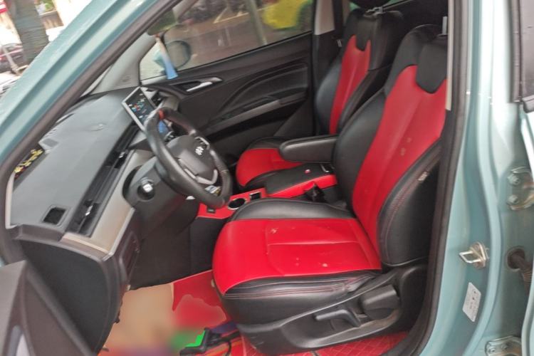 Used NETA V 2021 Standard Range Entertainment Version – Upgraded Model Left Front Seat