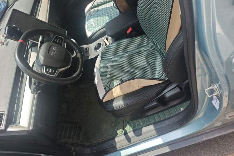 Used NETA V 2021 Long-Range Entertainment Edition Upgrade Model Left Front Seat