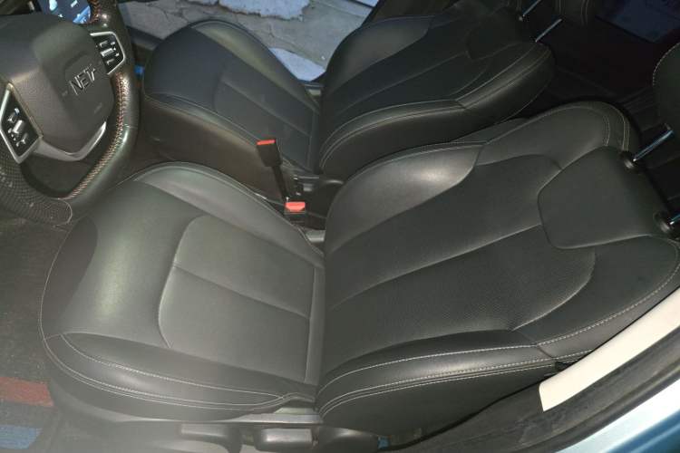 Used NETA V 2021 Long-Range Entertainment Edition Upgrade Model Left Front Seat