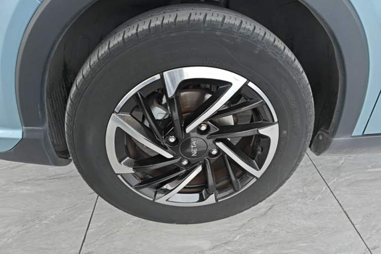 Used NETA V 2021 Long-Range Entertainment Edition Upgrade Model Left Front Wheel Hub