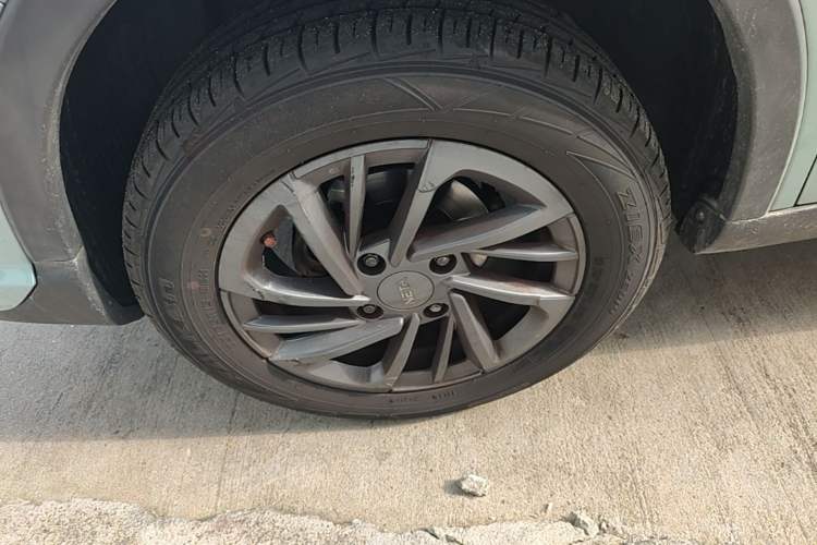 Used NETA V 2021 Standard Range Entertainment Version – Upgraded Model Left Front Wheel Hub
