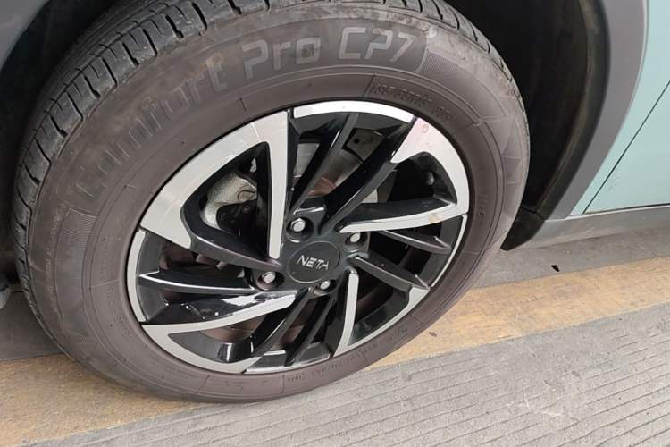 Used NETA V 2021 Long-Range Entertainment Edition Upgrade Model Left Front Wheel Hub