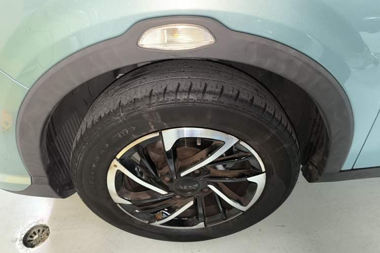 Used NETA V 2021 Long-Range Entertainment Edition Upgrade Model Left Front Wheel Hub