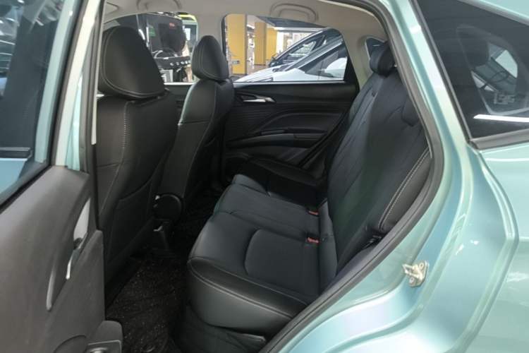 Used NETA V 2021 Long-Range Entertainment Edition Upgrade Model Left Rear Seat