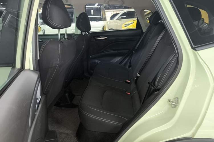 Used NETA V 2021 Standard Range Entertainment Version – Upgraded Model Left Rear Seat